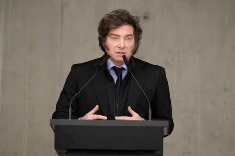Javier Milei lanzoacute duras criacuteticas al periodismo y a la dirigencia poliacutetica durante una charla en la Universidad Di Tella