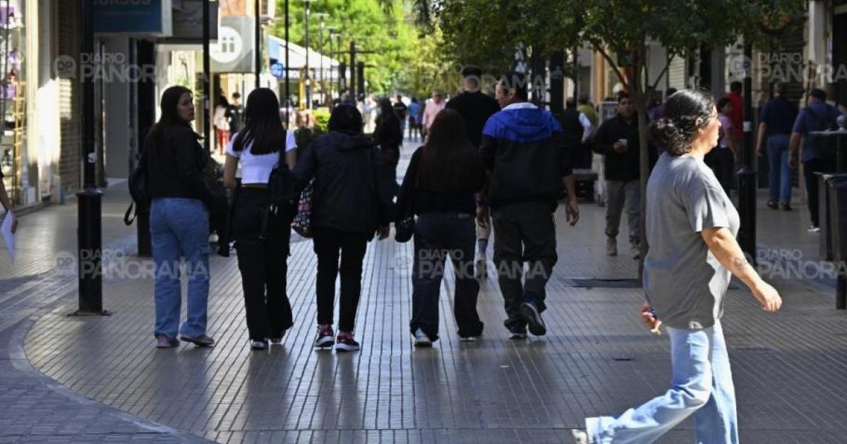 Habraacute actividad en bancos y comercios el proacuteximo lunes 2
