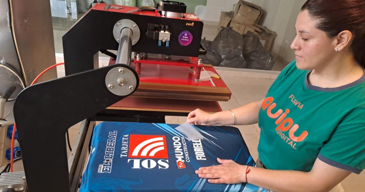 El Maratoacuten de EL LIBERAL se palpita con estilo- coacutemo personalizar las remeras en solo 15 segundos