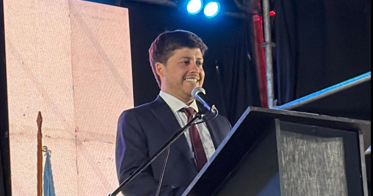 Sixto Cuchu Diacuteaz asumioacute como intendente de Quimiliacute en una ceremonia multitudinaria