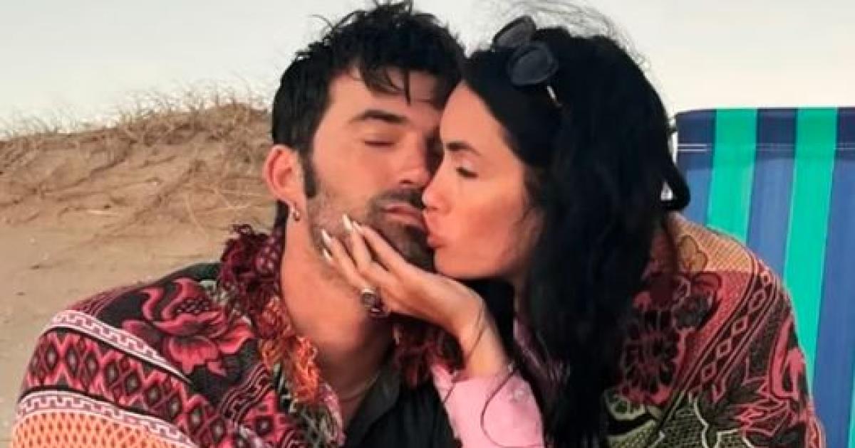 Lali Espoacutesito y Pedro Rosemblat dieron el siacute- se conocioacute la primera imagen de los recieacuten casados