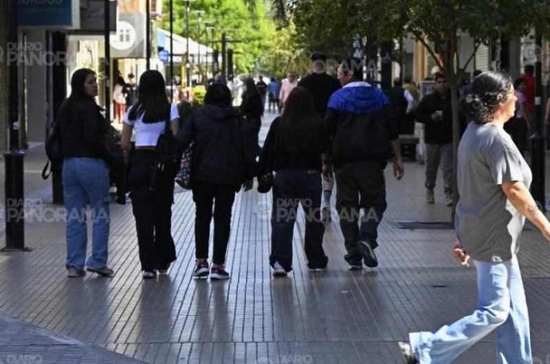 Habraacute actividad en bancos y comercio el proacuteximo lunes 2