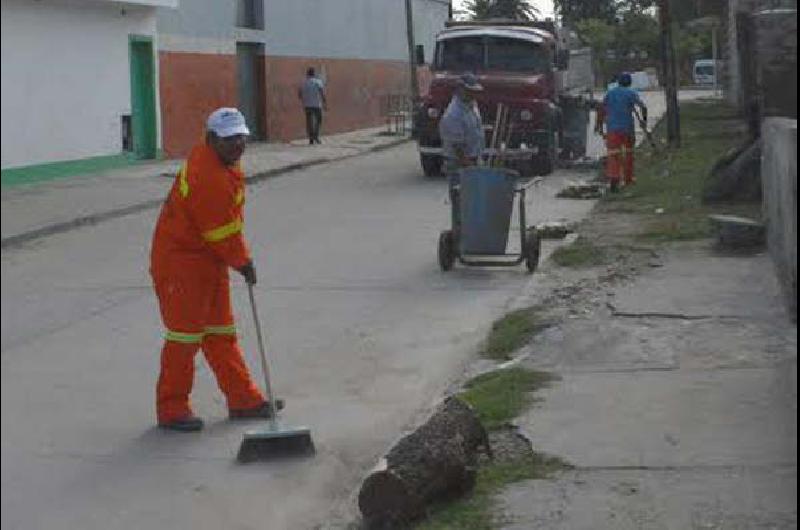 Intensifican las tareas de fumigación y desmalezamiento en la zona sur ...