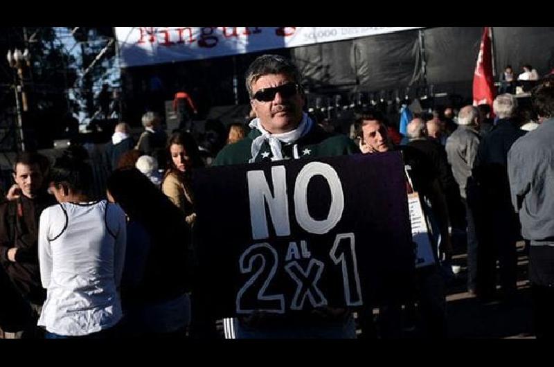 Miles de argentinos marcharon en protesta al 2x1 para genocidas - En la ...