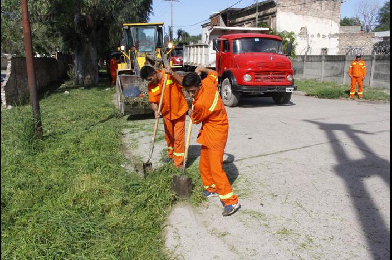 Operativo integral de limpieza en el barrio El Triángulo - Las tareas ...