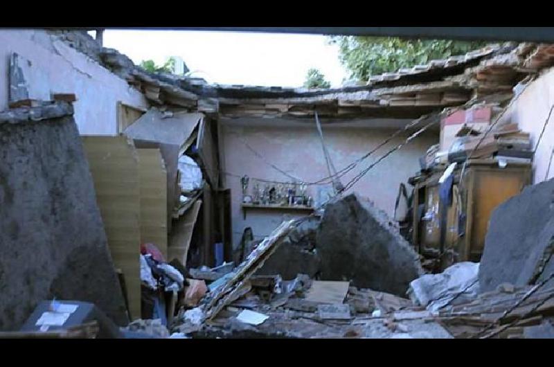 Un joven y su madre, se salvaron de milagro tras el derrumbe de un ...