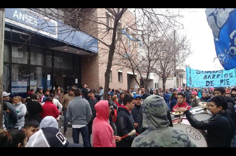 Organizaciones sociales protestaron en la Anses Un importante número