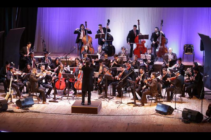 El teatro 25 de Mayo lució anoche colmado para disfrutar de una