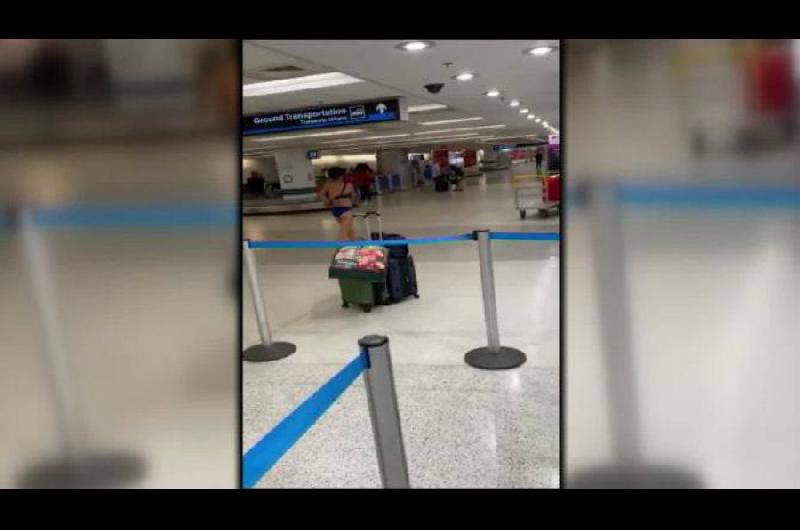 Mujer se paseó desnuda por el aeropuerto de Miami ante la mirada ...