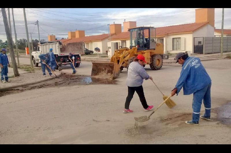 Amplio operativo de limpieza en el barrio Mama Antula - Personal de la ...