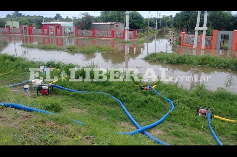 Varios barrios de la Capital se vieron afectados por el agua - El agua ...
