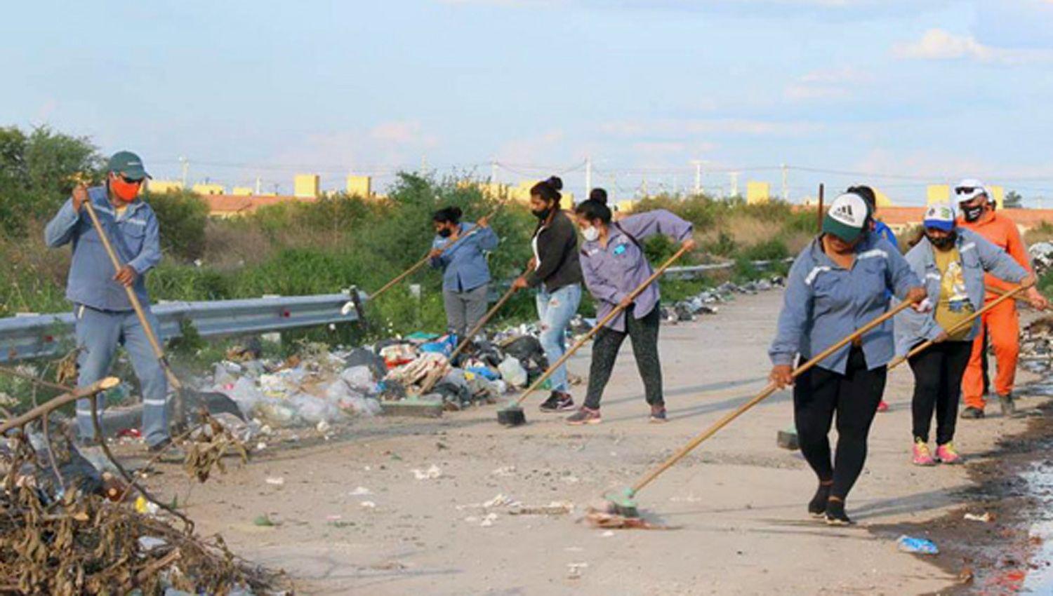 Higiene, fumigación y ordenamiento en el barrio Las Moras - Personal de ...