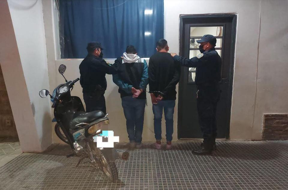 Detuvieron a dos delincuentes que robaron una moto y al ver a la ...