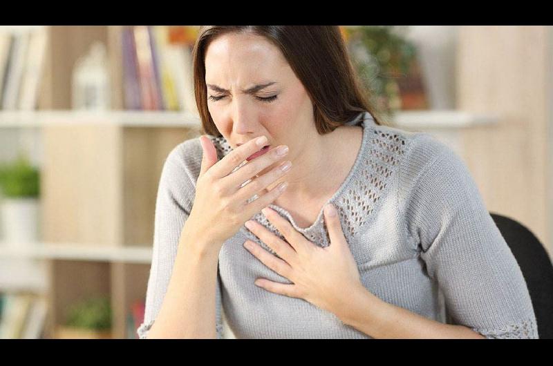 Es común la tos en el invierno, pero ¿por qué se produce? La tos es