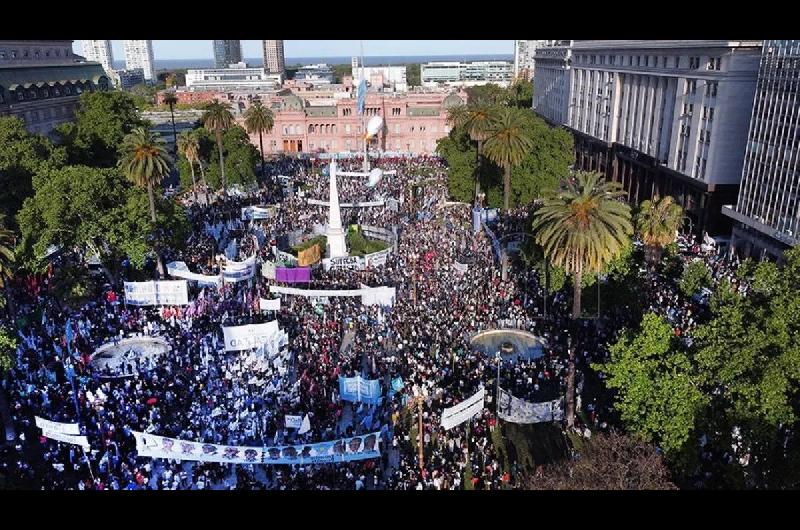 Con sendos actos, el peronismo conmemora el Día de la Lealtad - Los ...