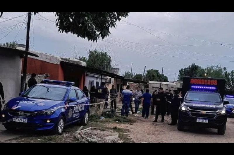 Matan a tiros a un hombre en el patio de su casa: buscan a su pareja y ...