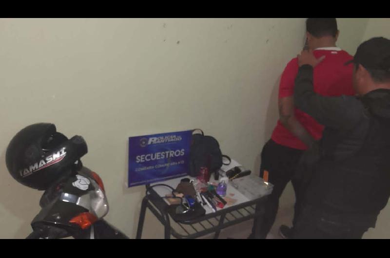 Logran detener a un hombre acusado por el robo de una casa - La policía ...