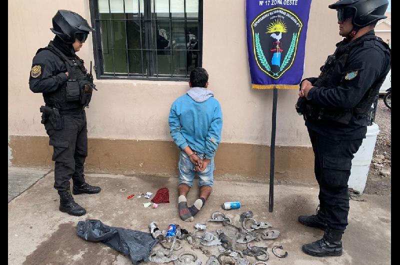 Detienen a un joven del barrio Bosco III cuando robaba en el cementerio ...