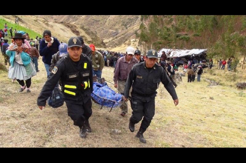 Tragedia en Perú: al menos seis muertos y una decena de heridos tras la ...