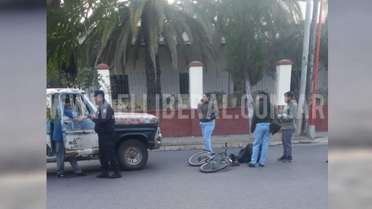 Un ciclista sufrió lesiones tras ser embestido por una camioneta en ...