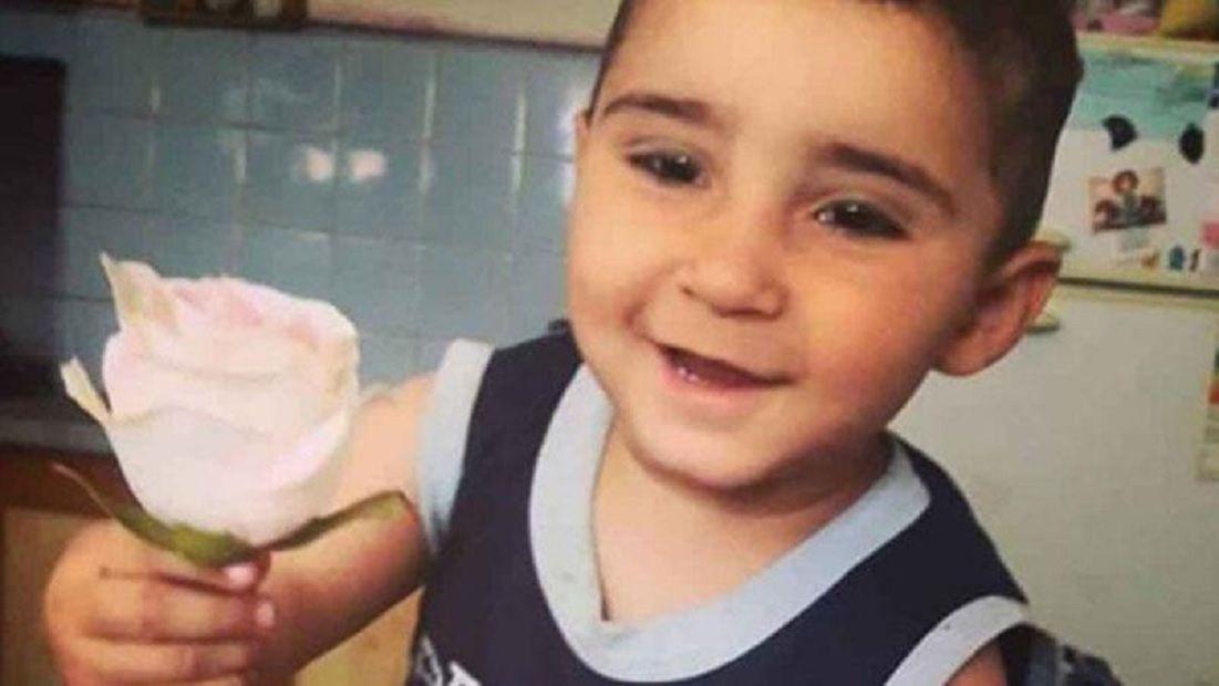 Condenan a la mamá y al padrastro de un niño que murió por los golpes ...