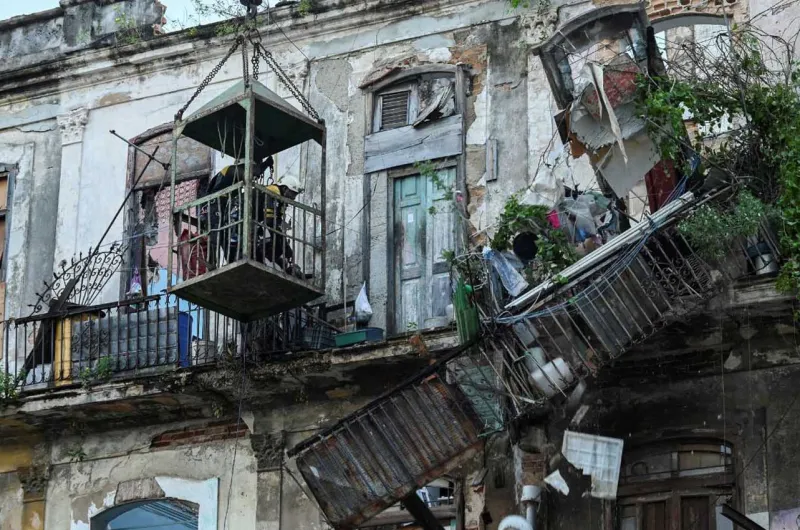 Tres muertos y dos heridos por el derrumbe de un edificio en Cuba - El ...
