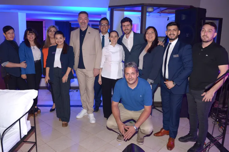 LA CADENA NH SE PRESENTÓ EN SOCIEDAD CON UNA CENA NH abrió sus