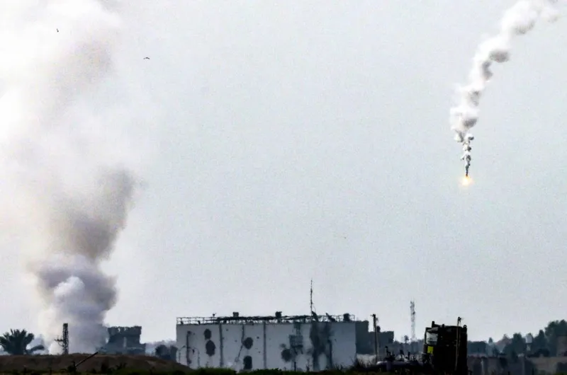 Israel lanza más ataques en Gaza pese a la presión internacional - La ...
