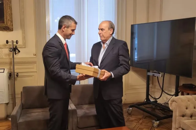 Uno por uno, todos los artículos de la Ley "ómnibus" que Javier Milei ...
