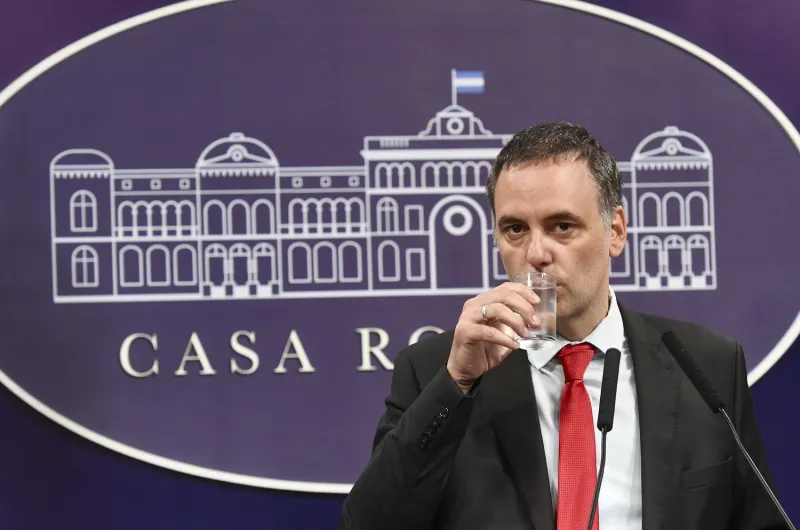 Se le descontará el día a los trabajadores estatales que adhieran al ...