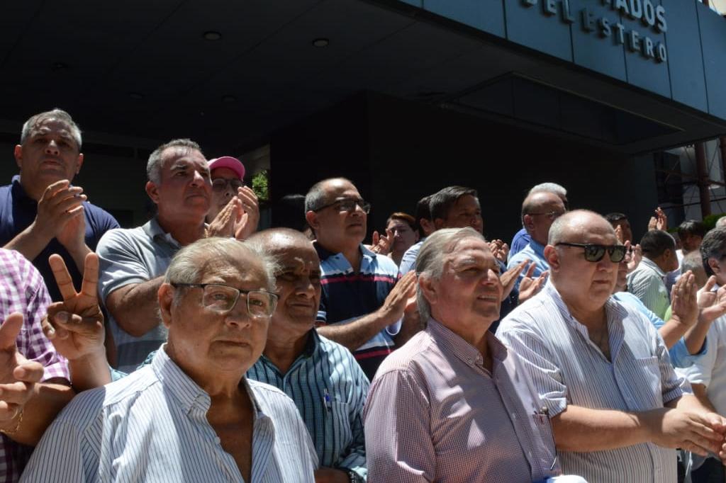 FOTOS Y VIDEO. Masiva marcha de la CGT local contra el DNU y la ley ...