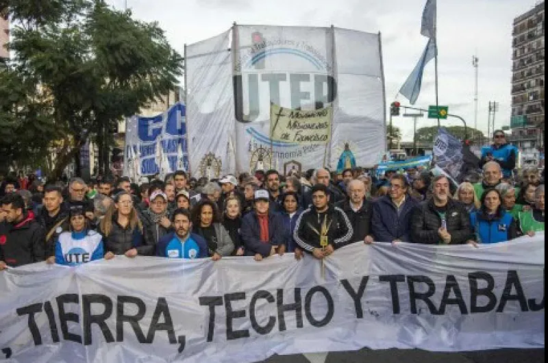 Movimientos sociales y gremios marcharon por San Cayetano - La CGT fue ...