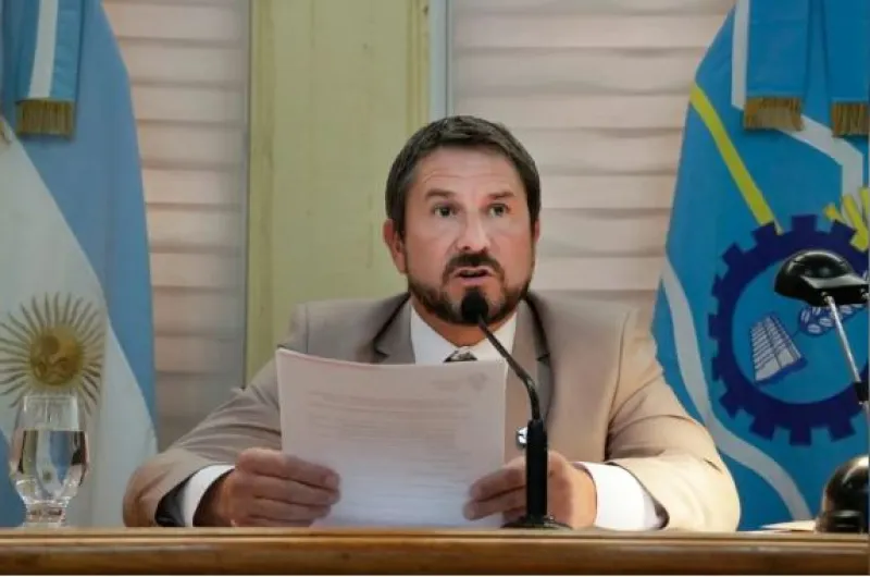 Denuncian a un intendente por presunto acoso sexual - También fue ...