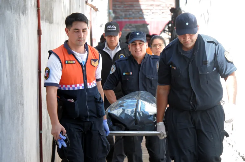 Dos vecinos encontraron sin vida a un hombre en el Bº Villa María, de ...