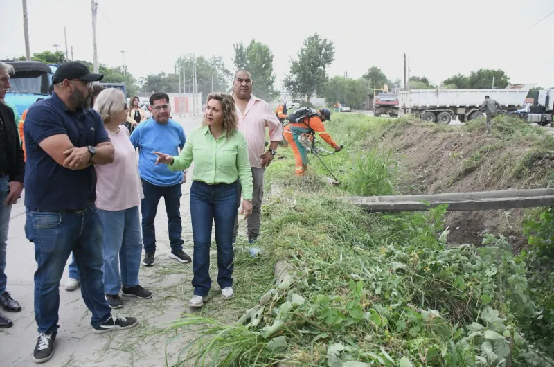 Fuentes supervisó un nuevo operativo de limpieza integral en el desagüe ...