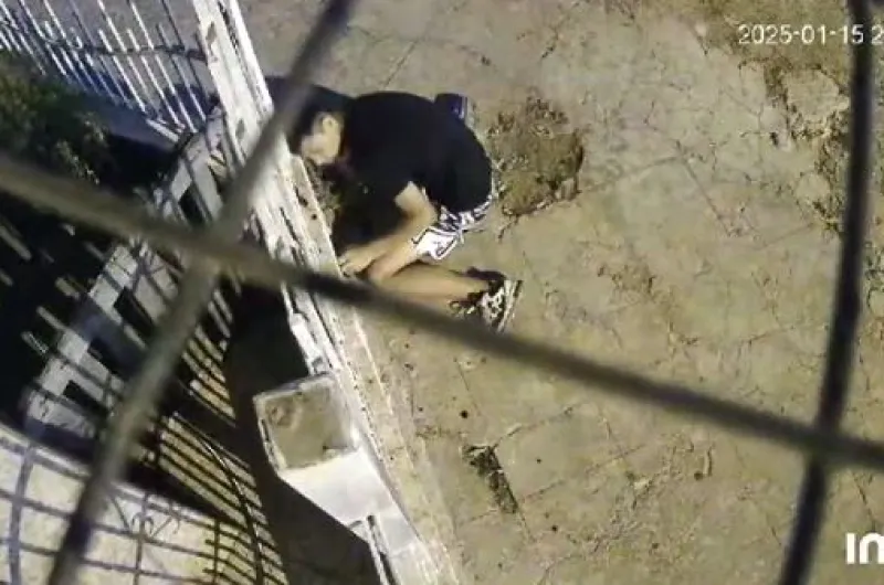 IMPACTANTE VIDEO. Un policía se resistió al robo de su moto: mató a un ...