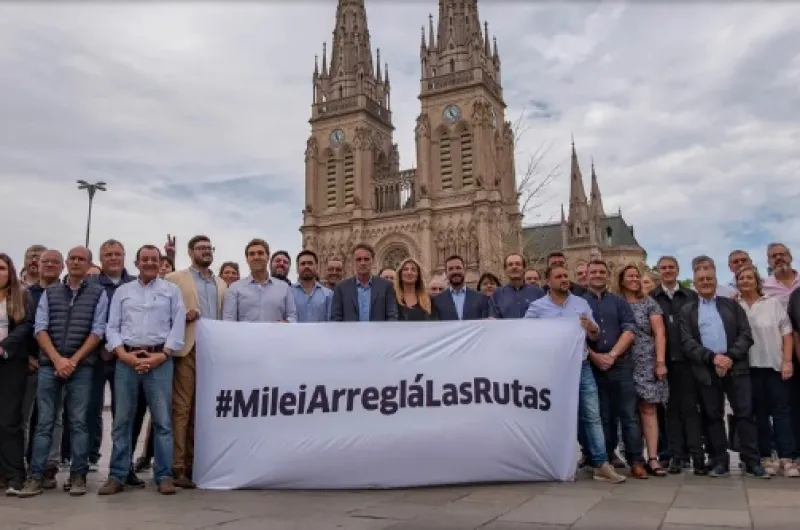 Demanda judicial contra Milei por "abandono" de rutas nacionales - La ...