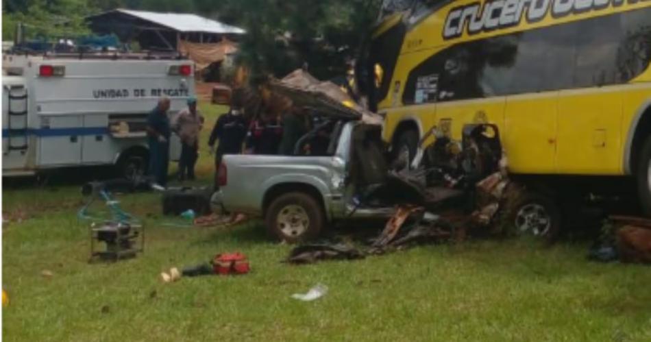Un muerto y varios heridos por el choque entre una camioneta y un ...