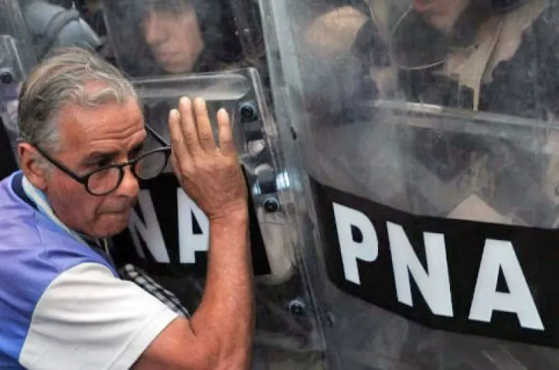 Hubo incidentes en una nueva marcha de los jubilados al Congreso ...