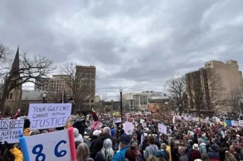 Multitudinaria protesta en EEUU contra Trump - Miles de personas se ...
