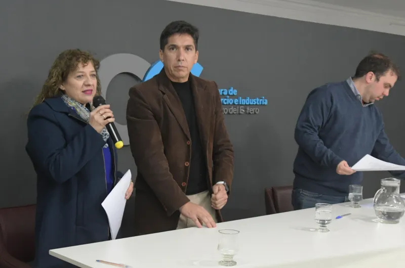 La Cámara de Comercio de Santiago lanza "La Cámara Te Suma" - Estas ...