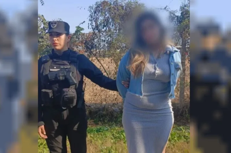Dos mujeres fueron detenidas por intentar coimear a la Policía tras ...