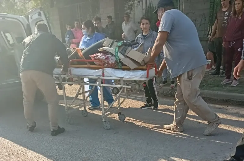 Un accidente de tránsito deja a una motociclista con fractura y a un ...