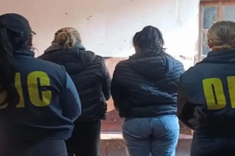 Detuvieron a dos mujeres por extorsionar a un hombre con un video ...