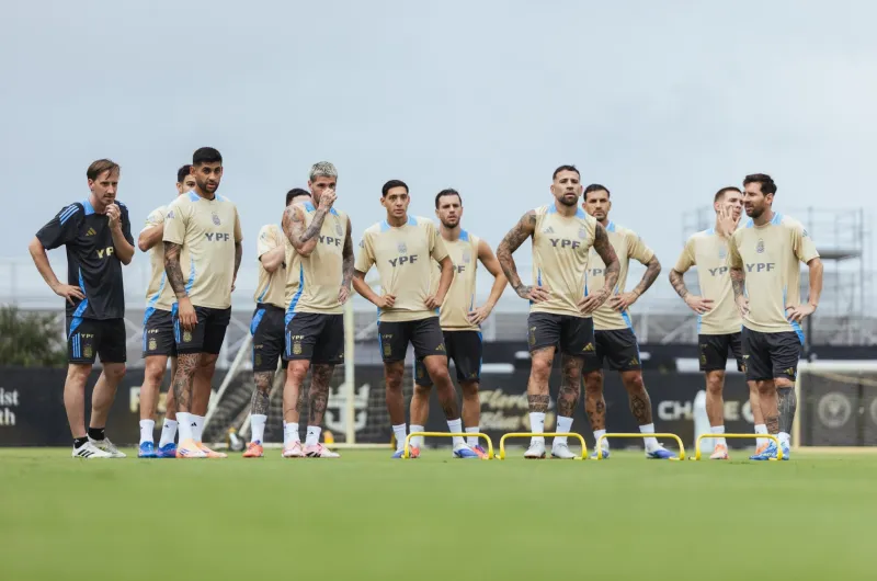 Martínez Ready to Start, Scaloni Weighs Messi's Availability for Venezuela Clash