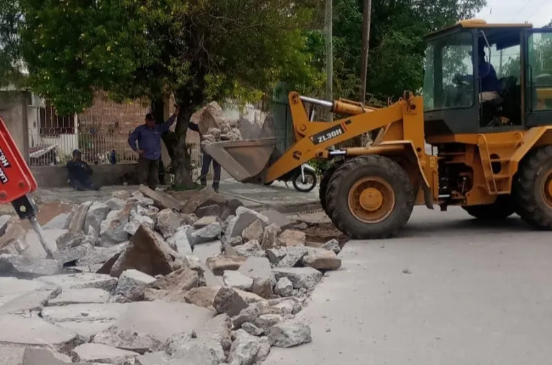 Obras Públicas de la Capital realizó tareas de bacheo en Av. Colón sur ...