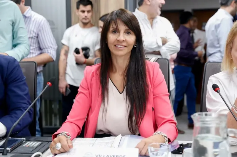 Senado aplaza aprobación del diploma de Lorena Villaverde y lo envía a comisión