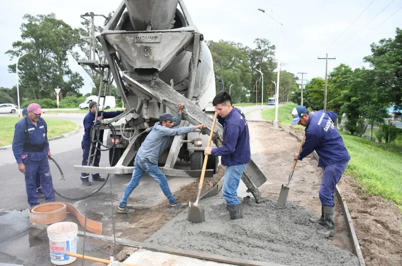 La Capital realiza la reparación de las veredas de la Av. Núñez del ...