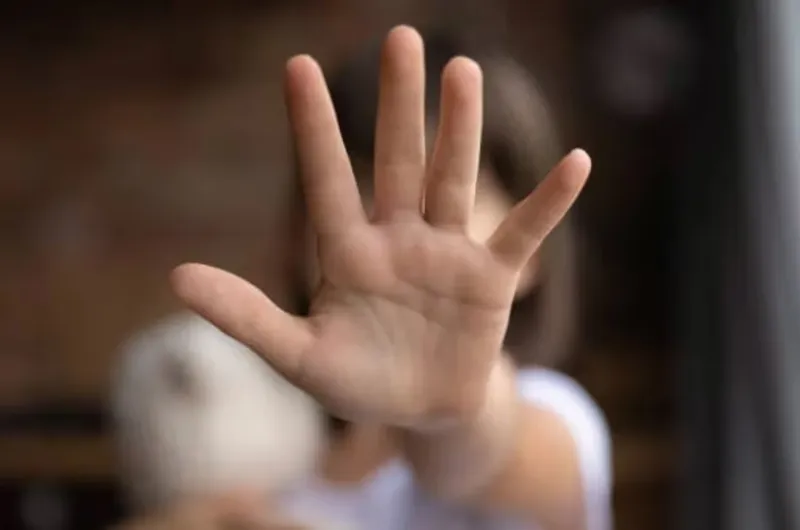 Dictan prisión preventiva para una madre y su pareja acusados de abusar ...
