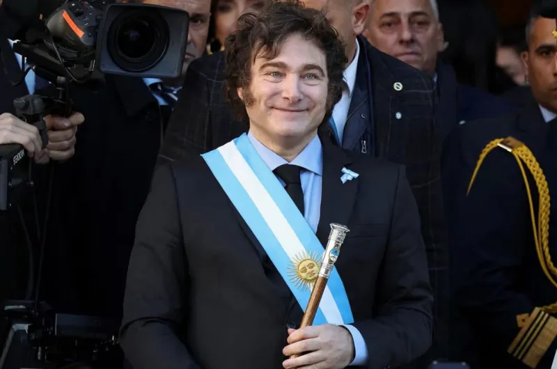 Javier Milei envía a su mesa política al Congreso para blindar cuatro ...